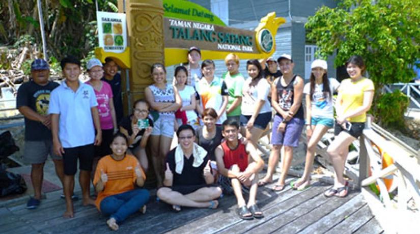  GROUP PHOTO: UCSI University students participating in the fun and fruitful to Talang-Satang trip