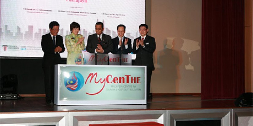 Launch: (from left) UCSI Group Chairman Dato’ Peter Ng, Minister of YB Tourism Dato’ Sri Dr Ng Yen Yen, Minister of Higher Education YB Dato’ Seri Mohamed Khaled bin Nordin, Human Resource Ministry Director General of Skills Developmen​t Dr Phang Chew Leo