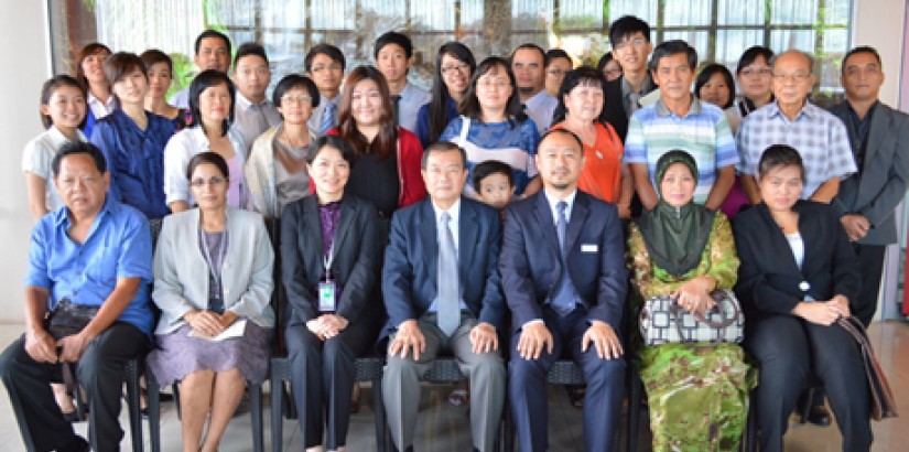 GROUP PORTRAIT: A group photo comprising students, parents and lecturers after the Awards Day ceremony with Chief Operating Officer of UCSI University Sarawak Campus Madam Lu Huong Ying (third from left, front row), Dean of Hospitality & Tourism Managemen