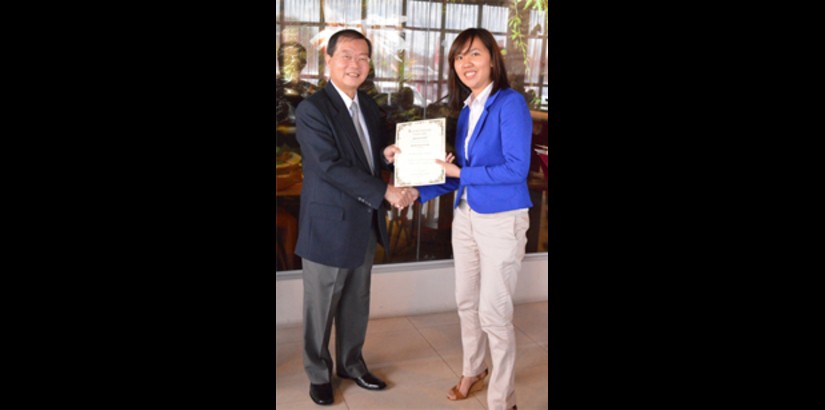  PROUD MOMENT: Michelle Kong Suet Mei (right) – back from her internship at the renowned Niseko Village Ski Resort in Hokkaido, Japan – receiving the Deputy Vice Chancellor Award from Deputy Vice Chancellor (Academic Affairs and Research) Professor Emerit