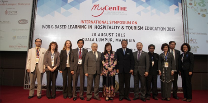 EDUCATION EXPERTS: Datuk Mary Yap (centre) flanked by Senior Prof Dato’ Dr Khalid Yusoff (left) and Major (K) Zolkarnain Bin Haji Jobshi (right), Director of Polytechnic Merlimau Melaka. With them are other MyCenTHE members and Symposium speakers (left-ri