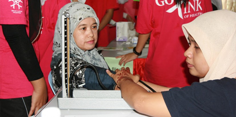 A patron at the Campaign getting her blood pressure checked by one of the students from the Faculty of Medical Sciences